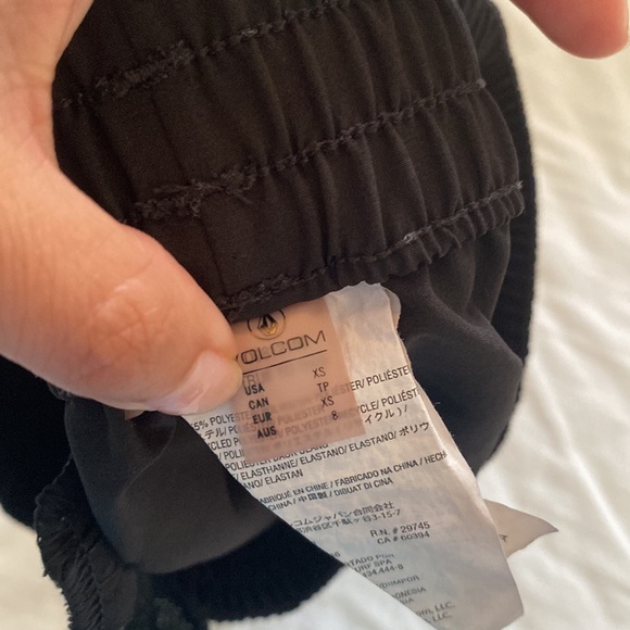 Black Volcom Board shorts XS - Picture 3 of 3